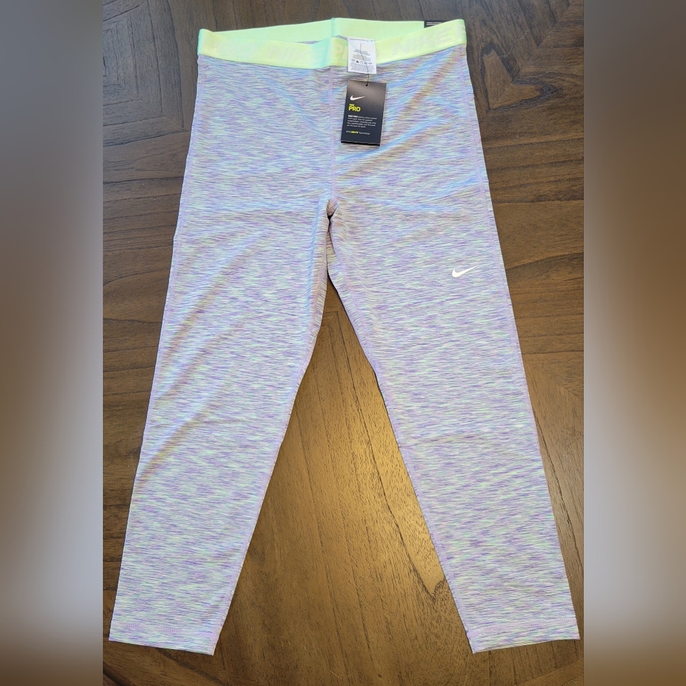 Nike NWT Women's Pro Tight Fit Crop Leggings, L